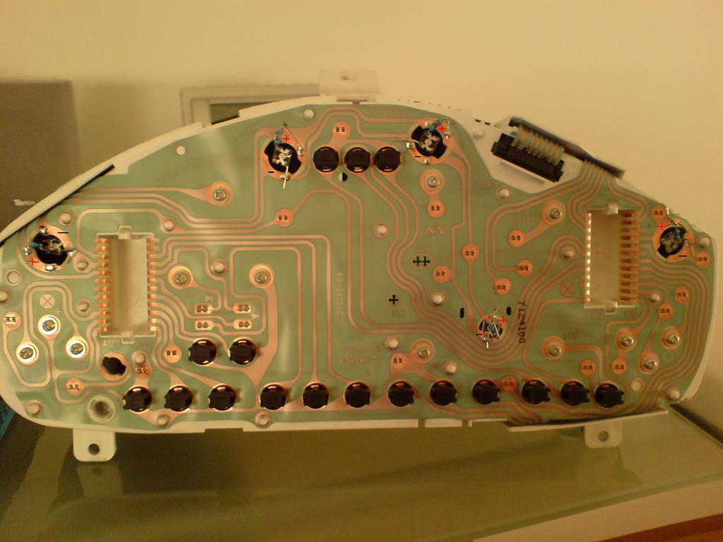 Tacho vo Hinten mit Plus markierung.JPG