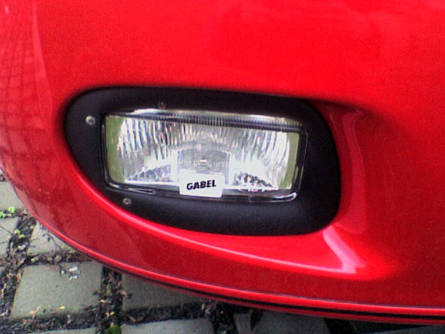 (02) Fernscheinwerfer eingebaut.JPG