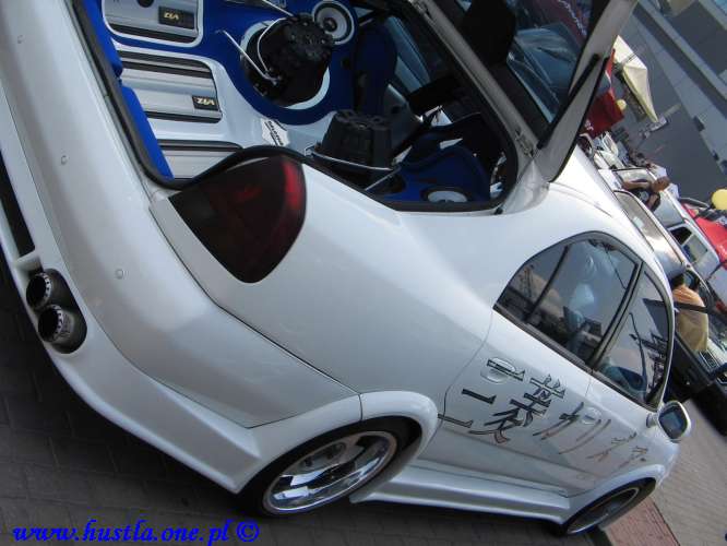 Auto_Moto_Festival_Warszawa_2007-06-16_17_Mitsubishi-Carisma_02.jpg
