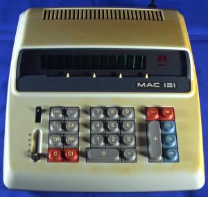 Mitsubishi Mac 121 Tastatur aus dem Jahr 1971.jpg