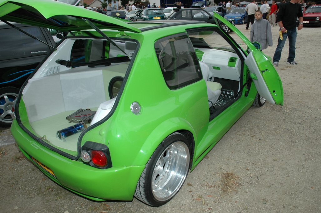 peugeot_205_coffre_2.jpg