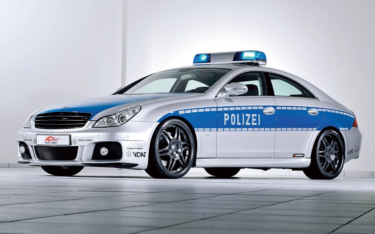 112_0704_39z+brabus_cls_police_car+front_three_quarter_view.jpg